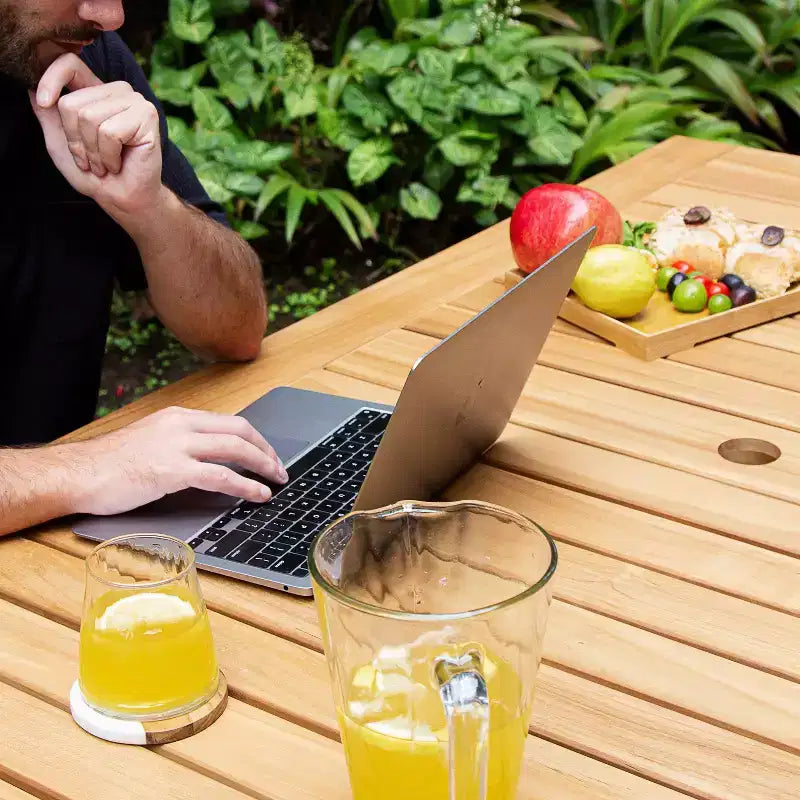 Sonoma Lane Ensemble repas de jardin 4 pièces en bois de teck Eola avec osier miel marron - Résistant aux intempéries