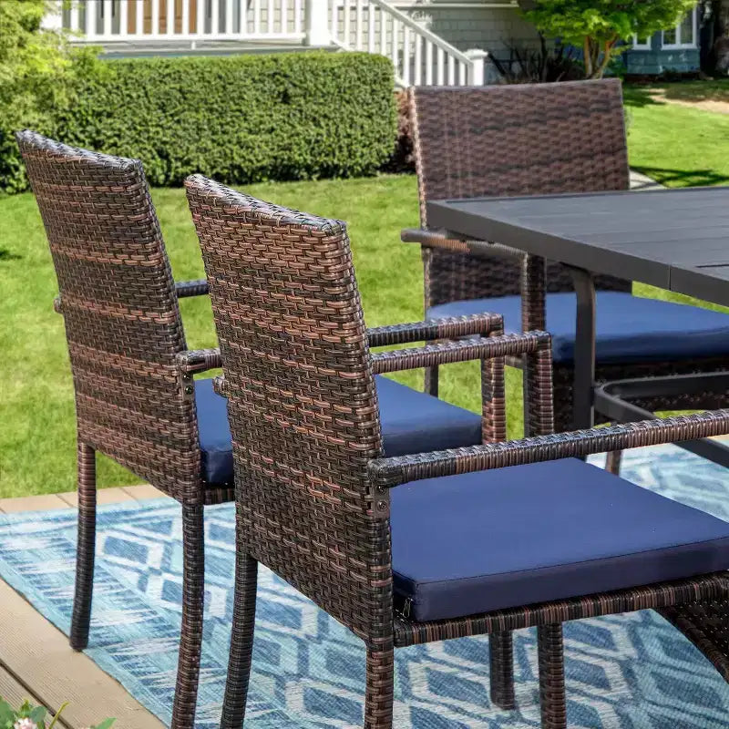 Ensemble repas de patio 7 pièces avec table rectangulaire avec trou de parasol de 2,6 pouces et chaises à accoudoirs en osier tressé – Noir – Captiva Designs