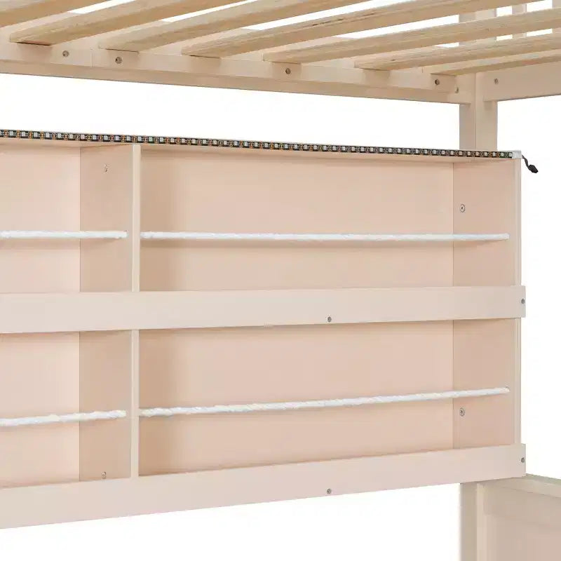 Letto a castello moderno Full-Over-Full basso con contenitore, mensole illuminate e pannello forato