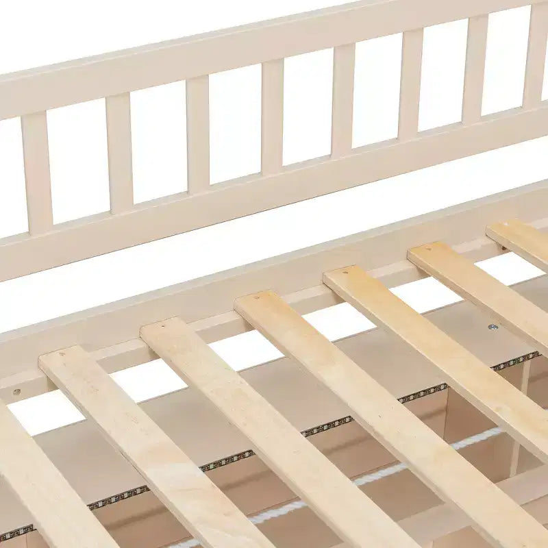 Letto a castello moderno Full-Over-Full basso con contenitore, mensole illuminate e pannello forato