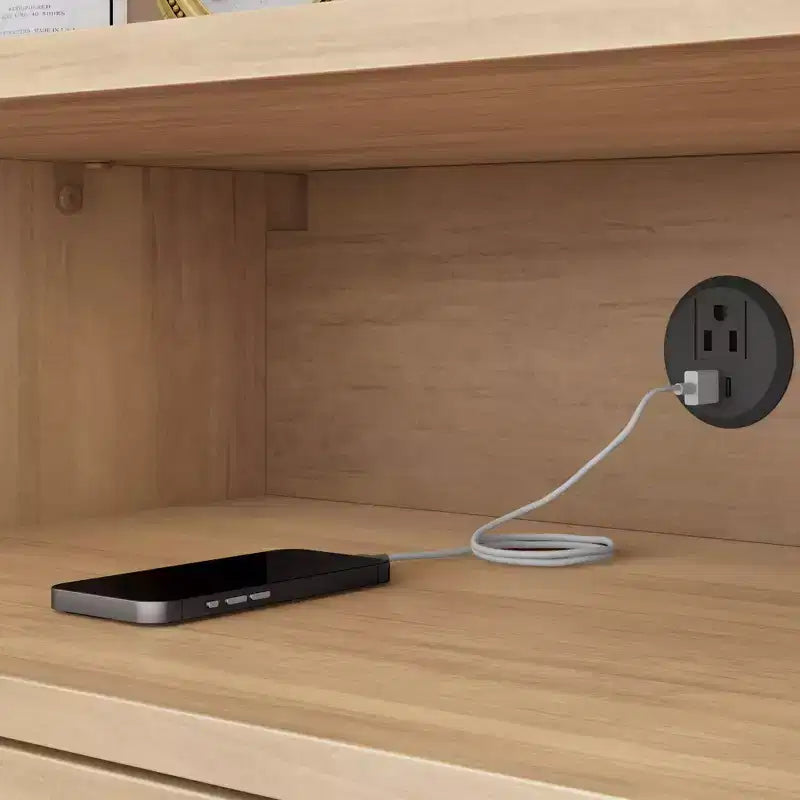 Comodino in Rattan con Scomparto, 1 Cassetto, Presa Elettrica e Manopola in Ottone