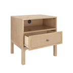 Comodino in Rattan con Scomparto, 1 Cassetto, Presa Elettrica e Manopola in Ottone