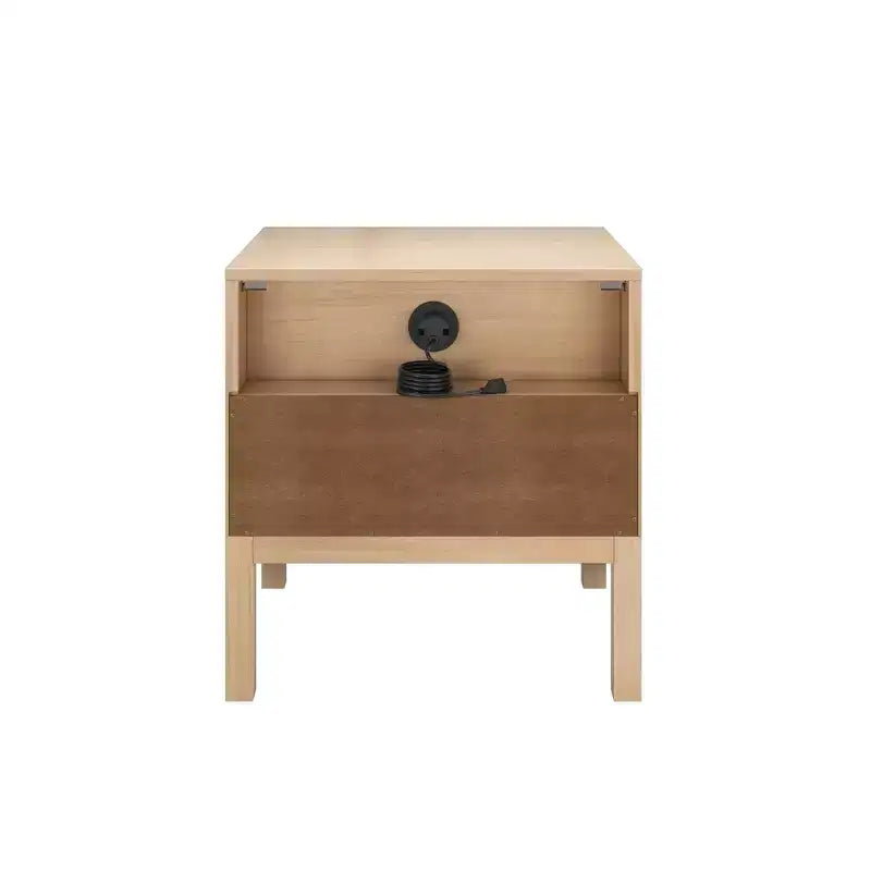 Comodino in Rattan con Scomparto, 1 Cassetto, Presa Elettrica e Manopola in Ottone