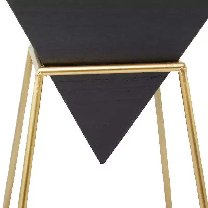 Tavolino Moderno con Dettagli in Legno Nero - Olivia & May: Struttura Dorata, Nessun Montaggio, Design a Triangolo in Metallo e Legno